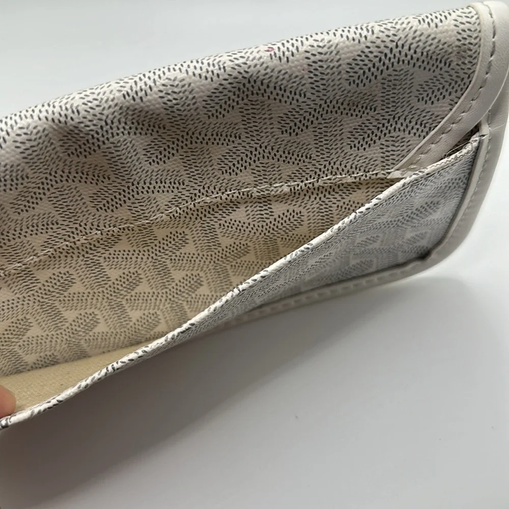 Goyard white gray wallet with defect - Picture 10 of 10